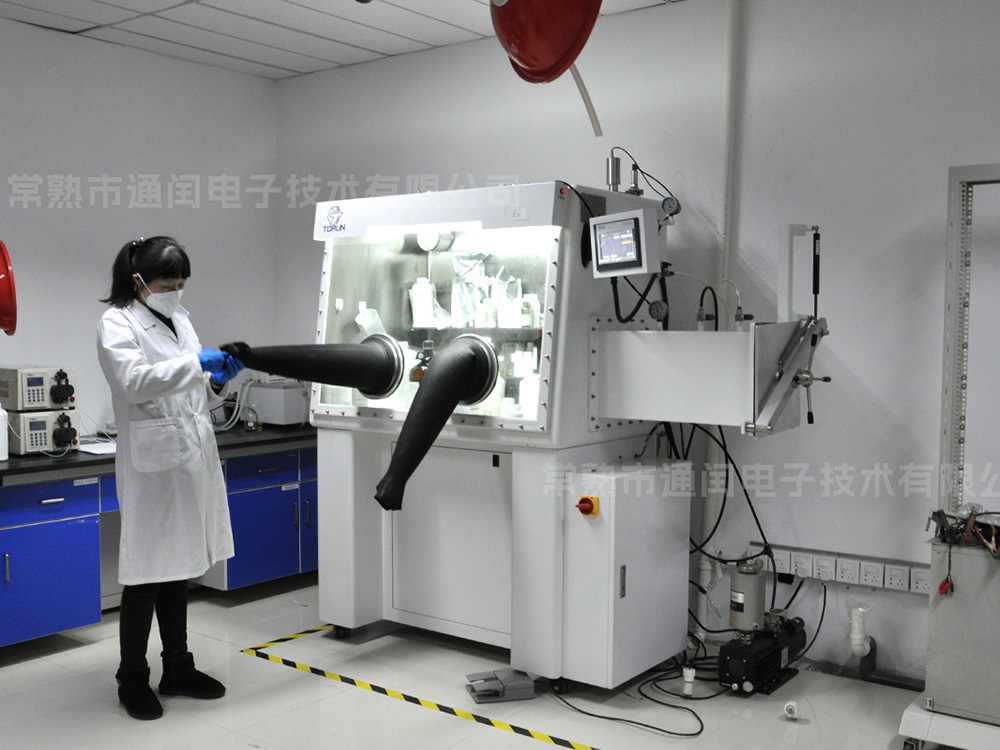 O2&H2O value of the customized glove box with square antechamber for the chemical industry ≤ 0.1PPM