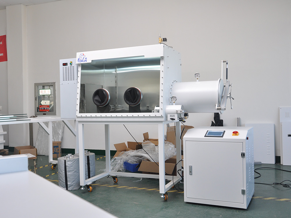 Customized glove box with a storage cabinet of -30 ℃ low-temperature and a split gas purification system for the pharmaceutical industry